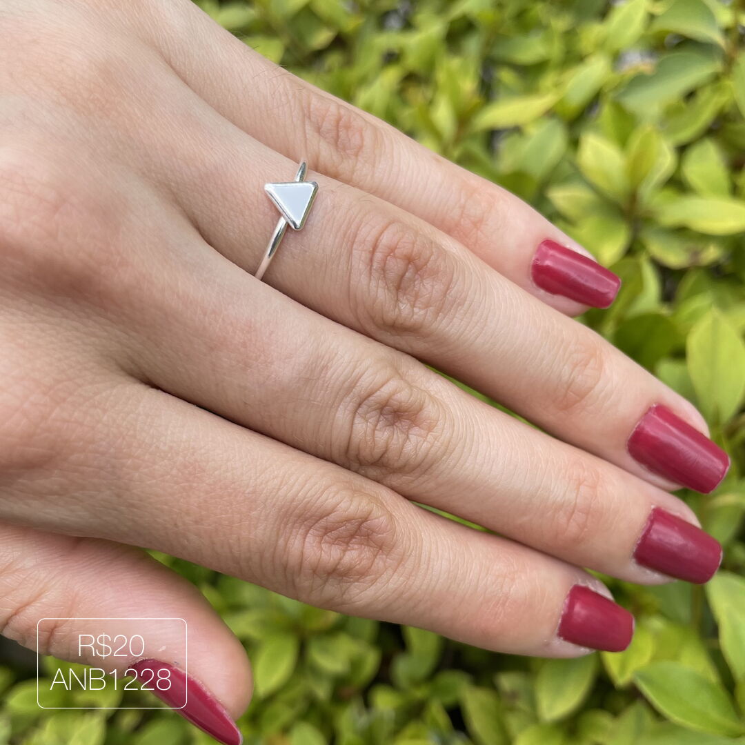 Anel Fio Triângulo Liso Prateado